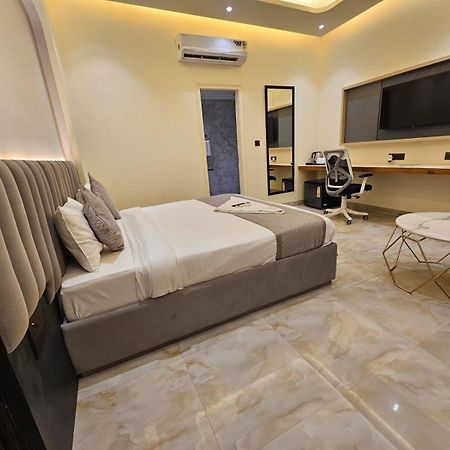 Hotel The Glass House Greater Noida Buitenkant foto