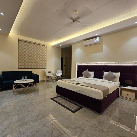 Hotel The Glass House Greater Noida Buitenkant foto