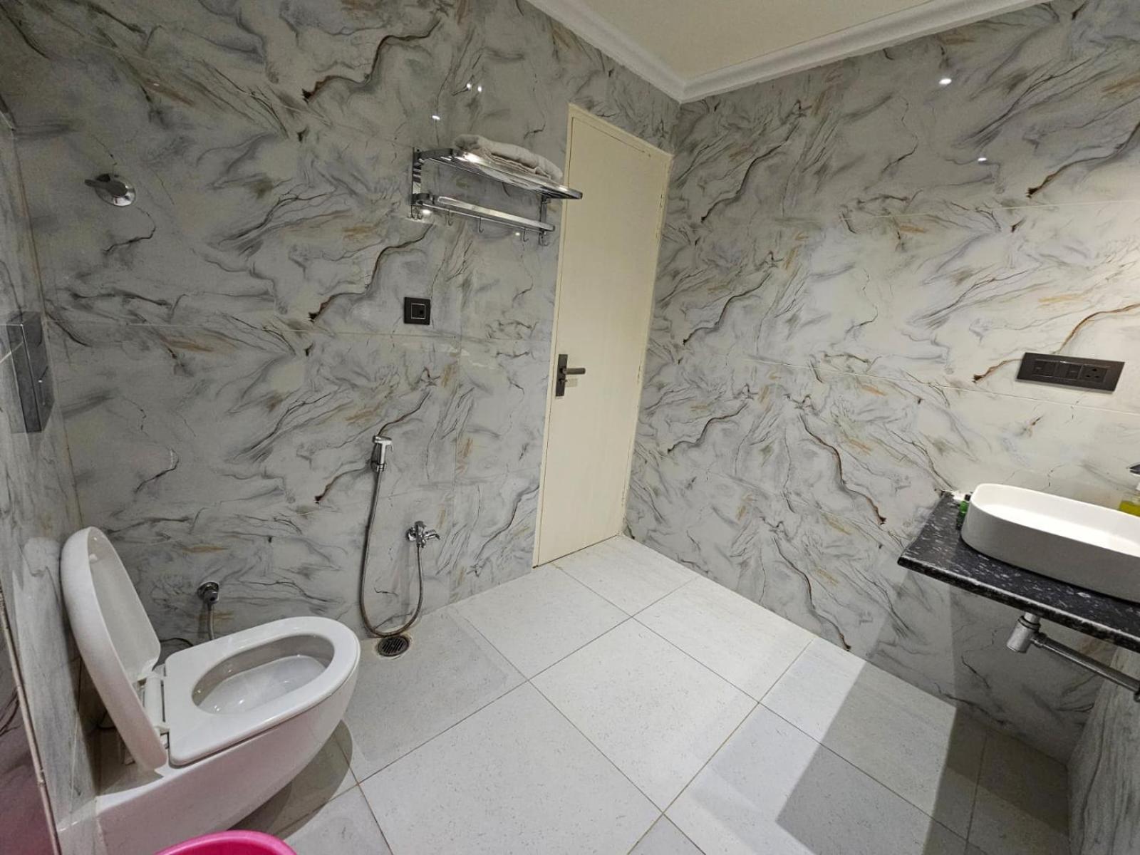 Hotel The Glass House Greater Noida Buitenkant foto