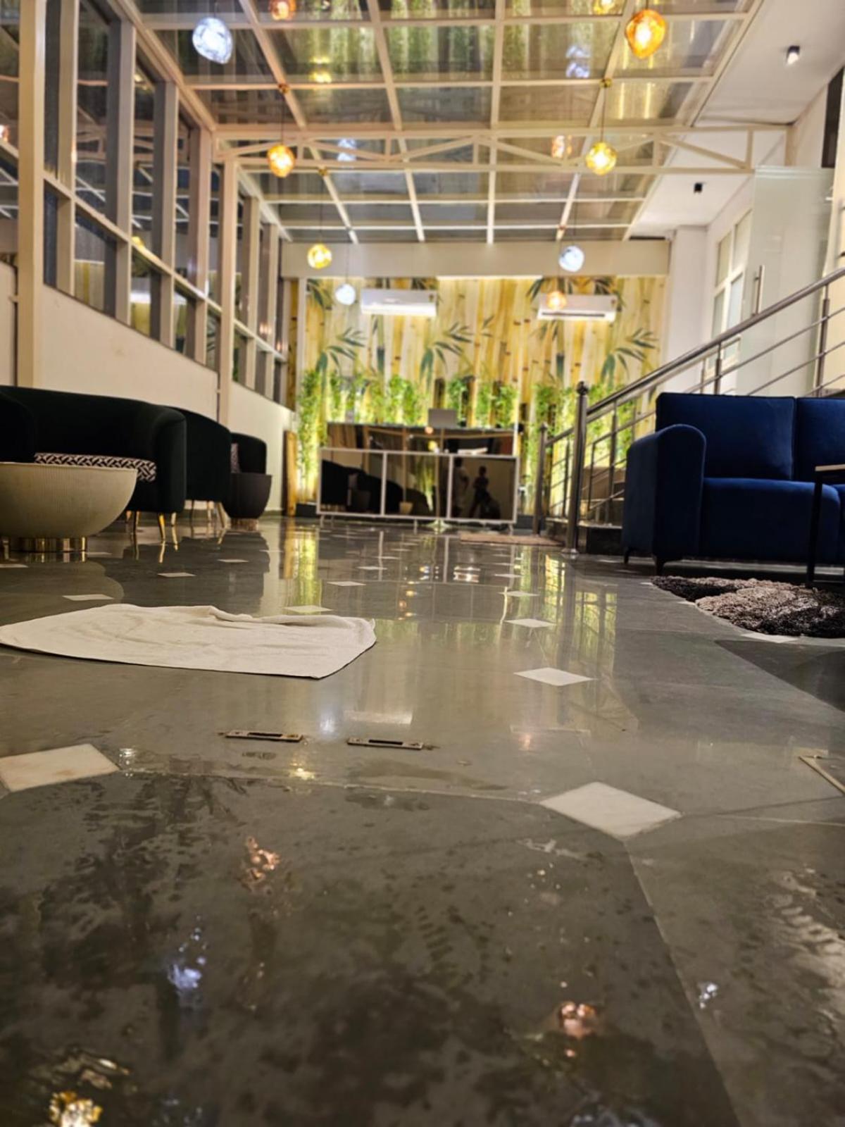 Hotel The Glass House Greater Noida Buitenkant foto
