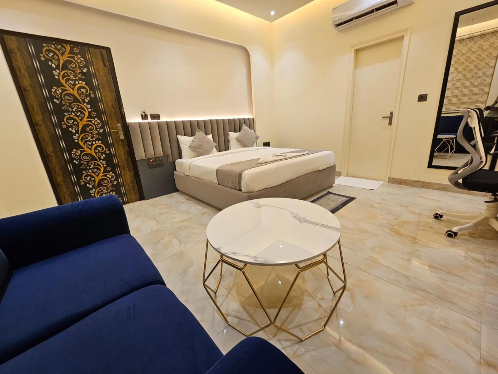 Hotel The Glass House Greater Noida Buitenkant foto