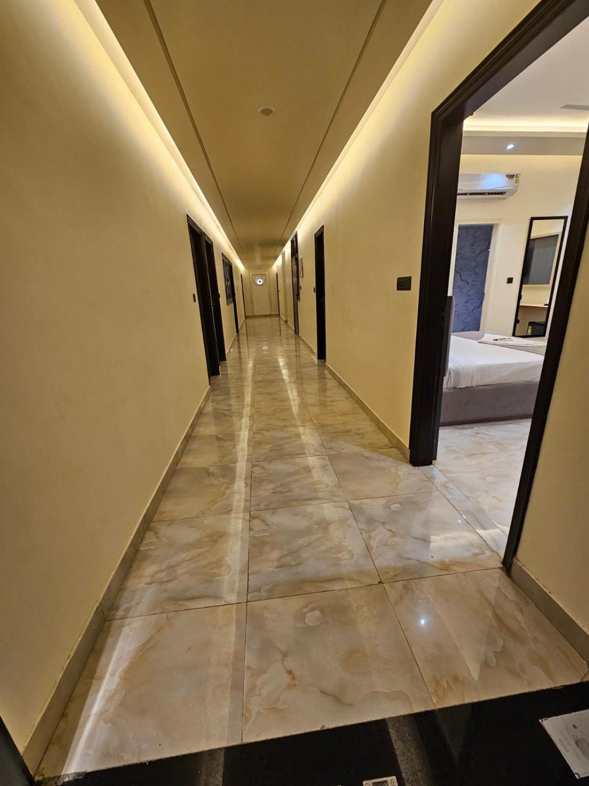 Hotel The Glass House Greater Noida Buitenkant foto