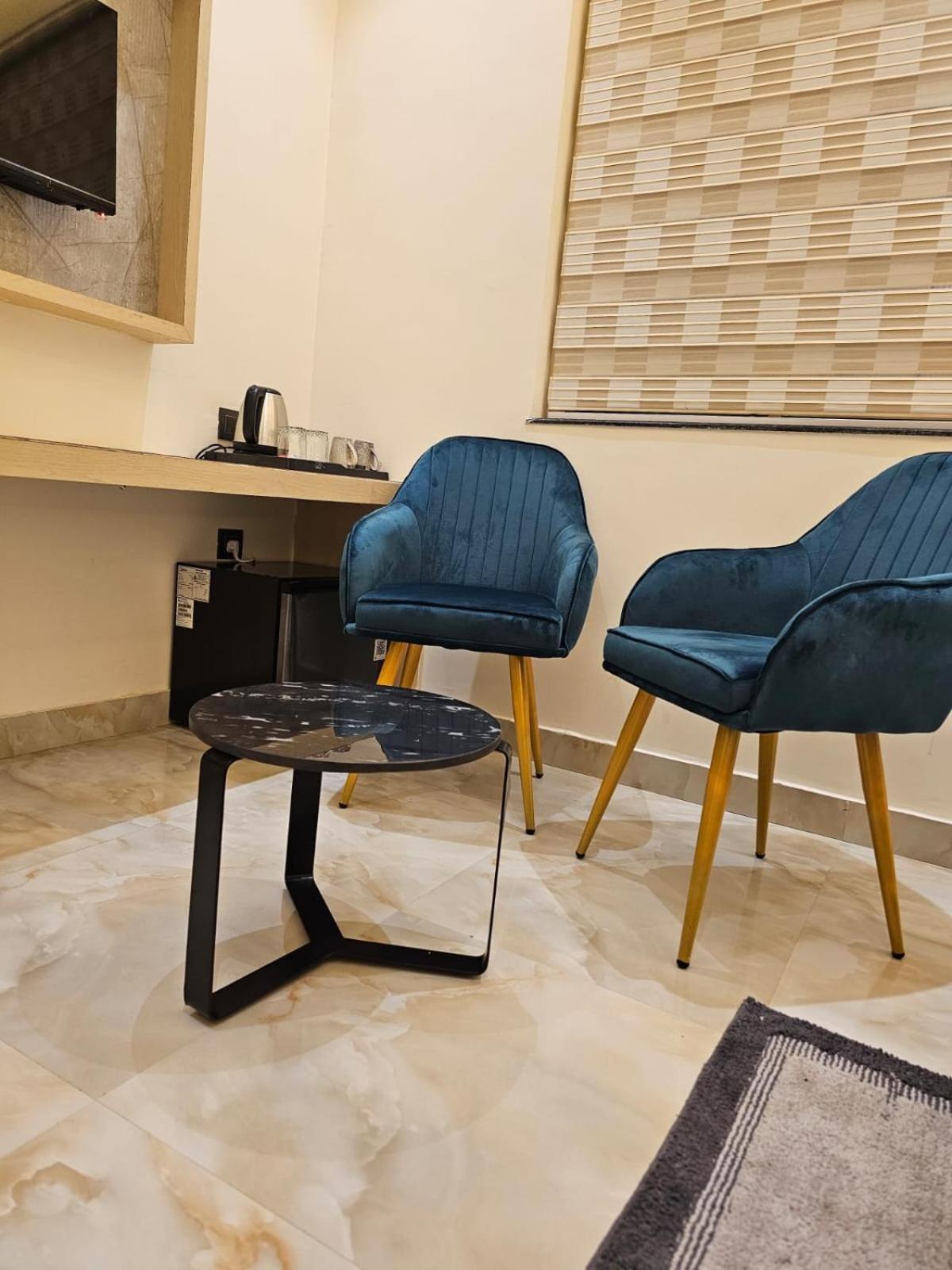 Hotel The Glass House Greater Noida Buitenkant foto
