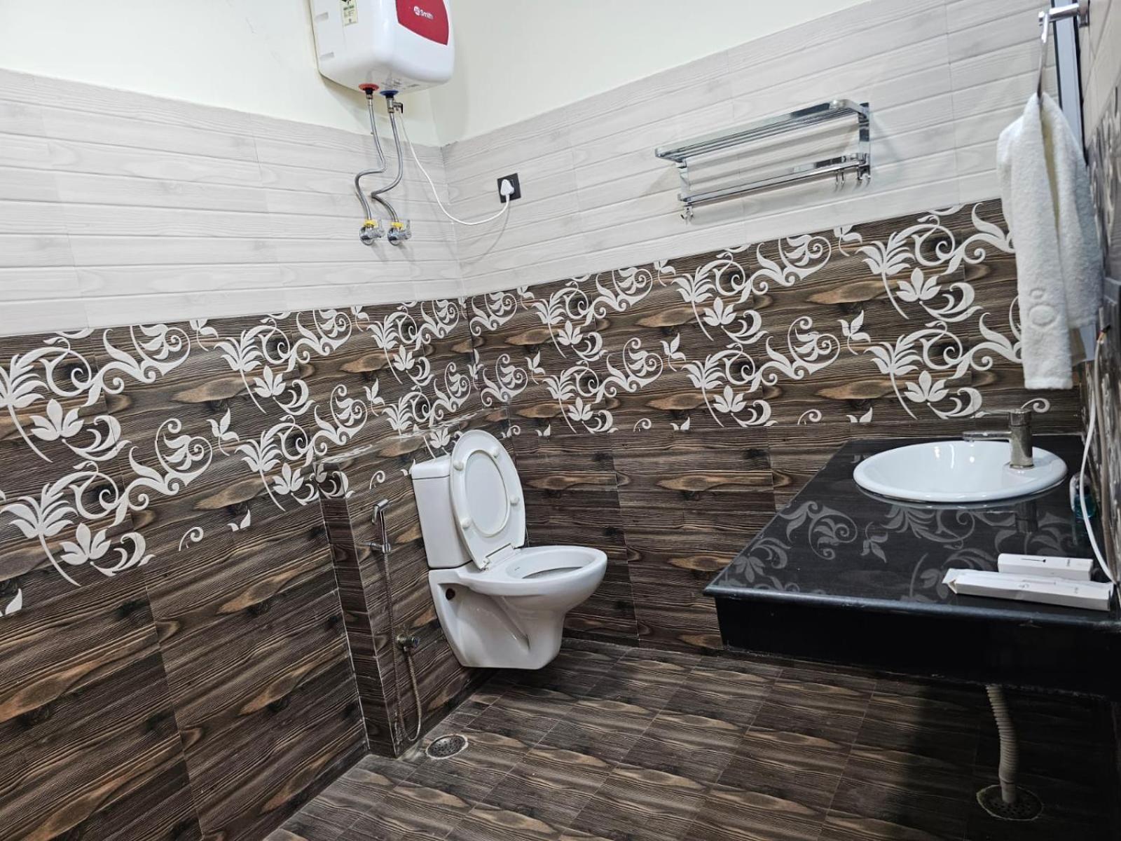 Hotel The Glass House Greater Noida Buitenkant foto