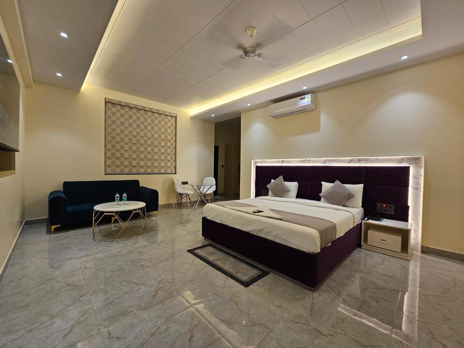 Hotel The Glass House Greater Noida Buitenkant foto