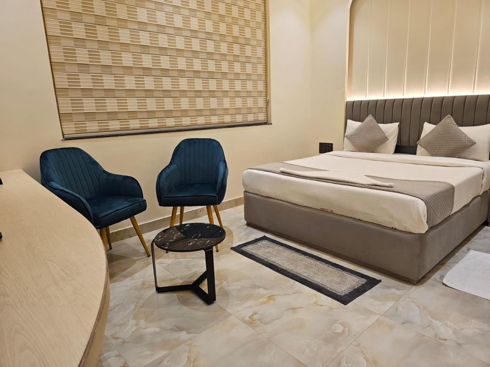 Hotel The Glass House Greater Noida Buitenkant foto