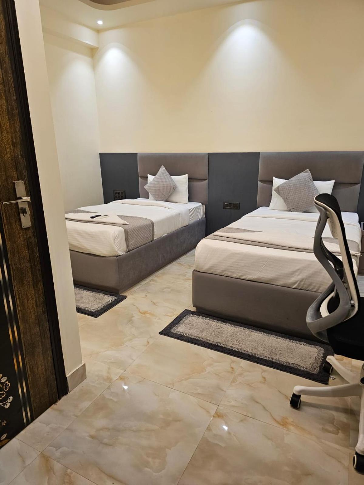 Hotel The Glass House Greater Noida Buitenkant foto