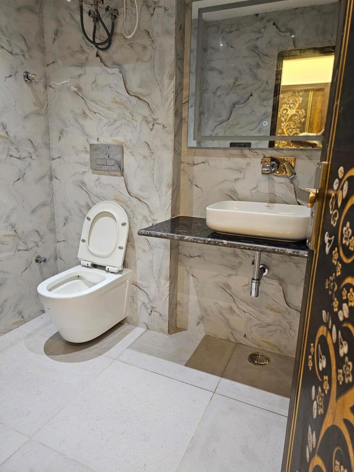 Hotel The Glass House Greater Noida Buitenkant foto