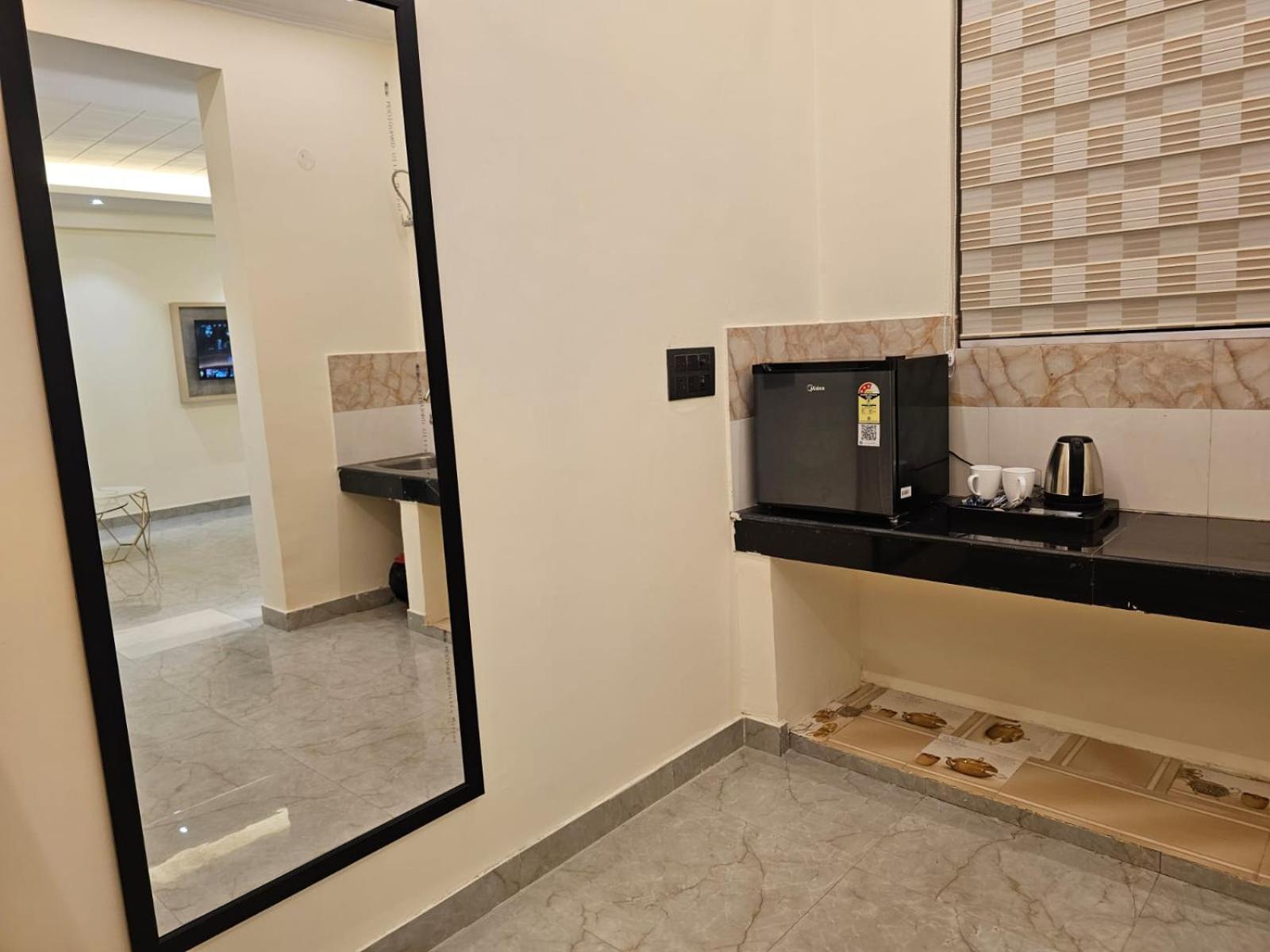 Hotel The Glass House Greater Noida Buitenkant foto