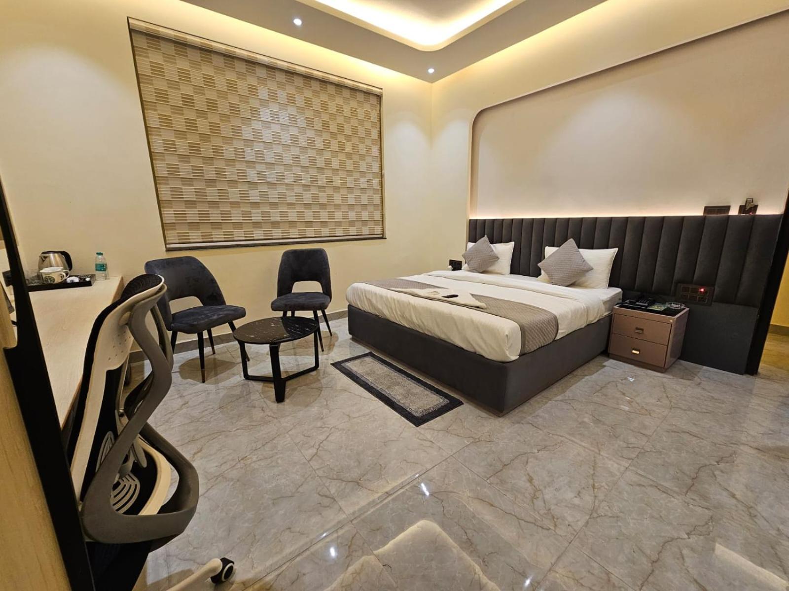 Hotel The Glass House Greater Noida Buitenkant foto