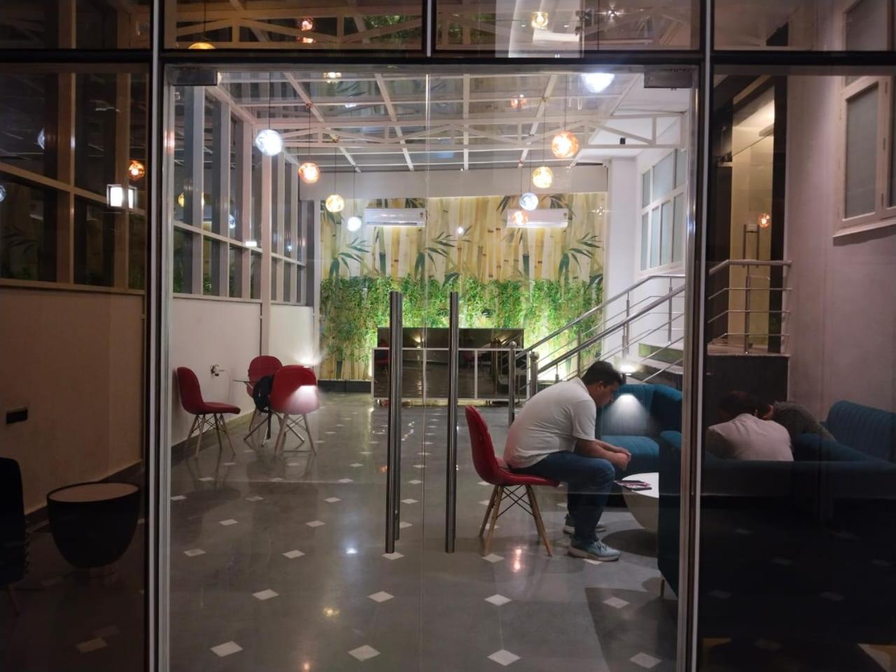 Hotel The Glass House Greater Noida Buitenkant foto